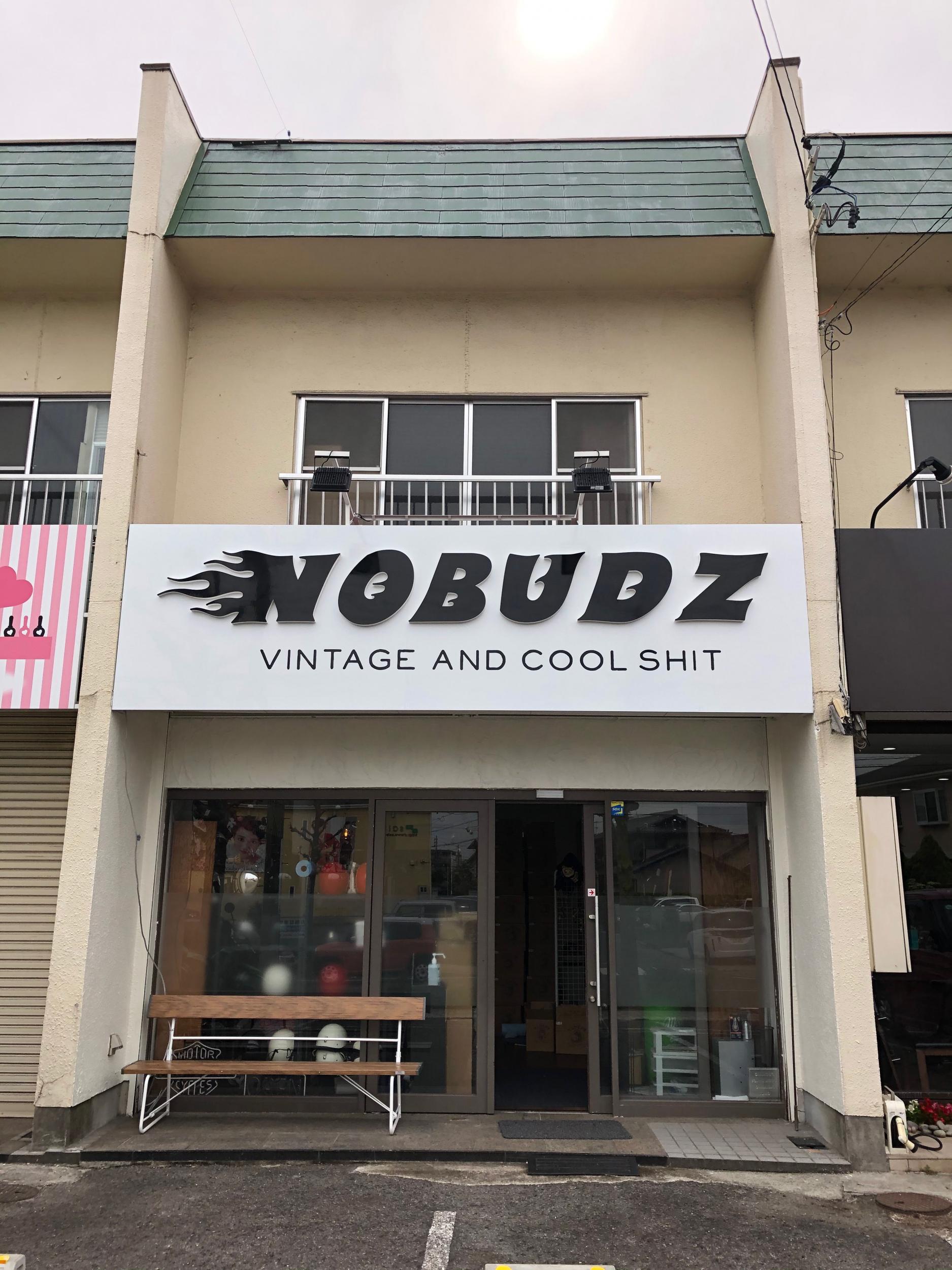 看板サイト:「バイク屋さんの看板」蟹江　nobudz様　壁面パネル看板の作業記録