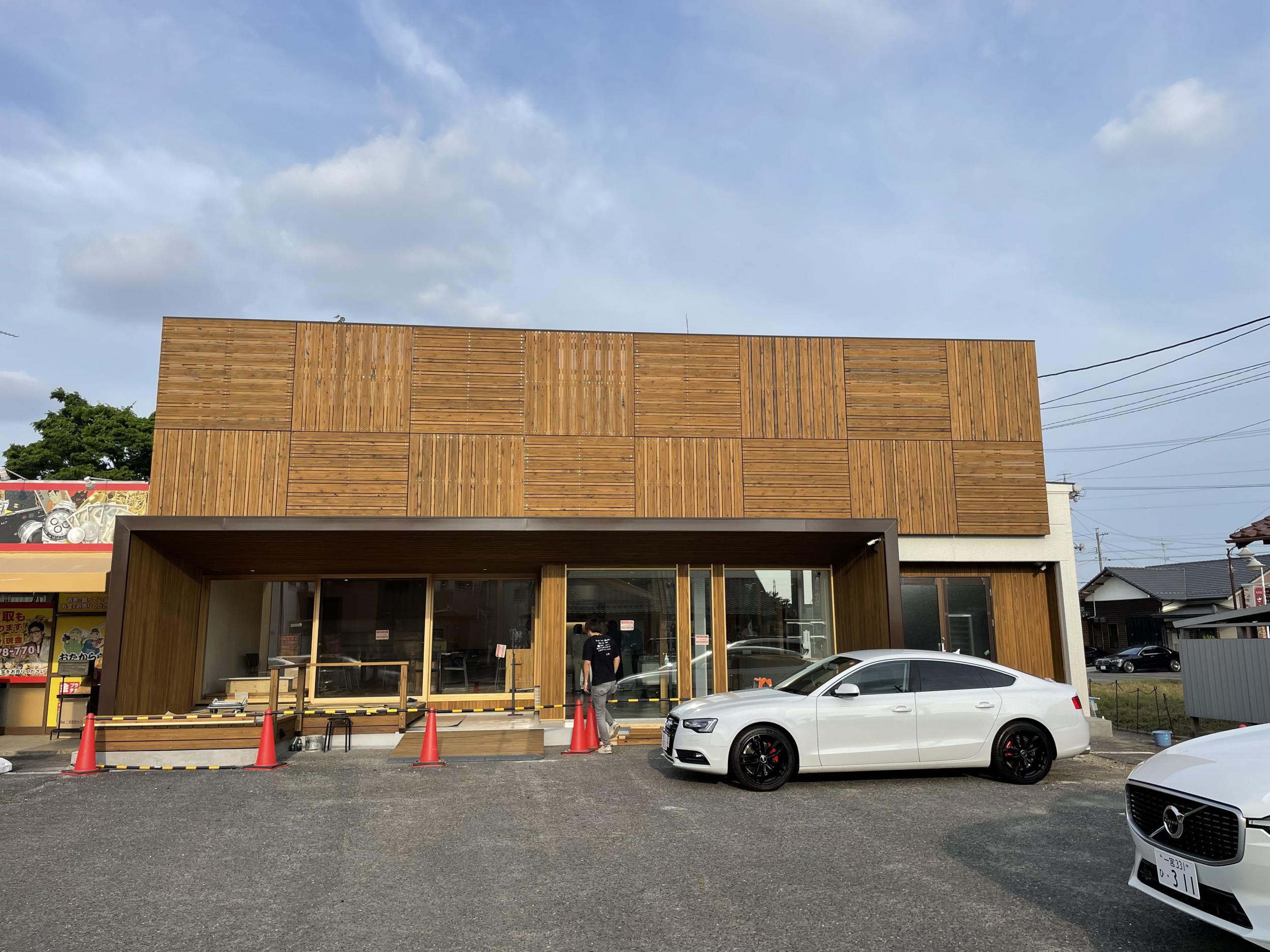 看板サイト:[パン屋看板]てっぺんパン様　壁面看板　カルプ文字　ポール看板　野立看板｜おしゃれ看板の作業記録
