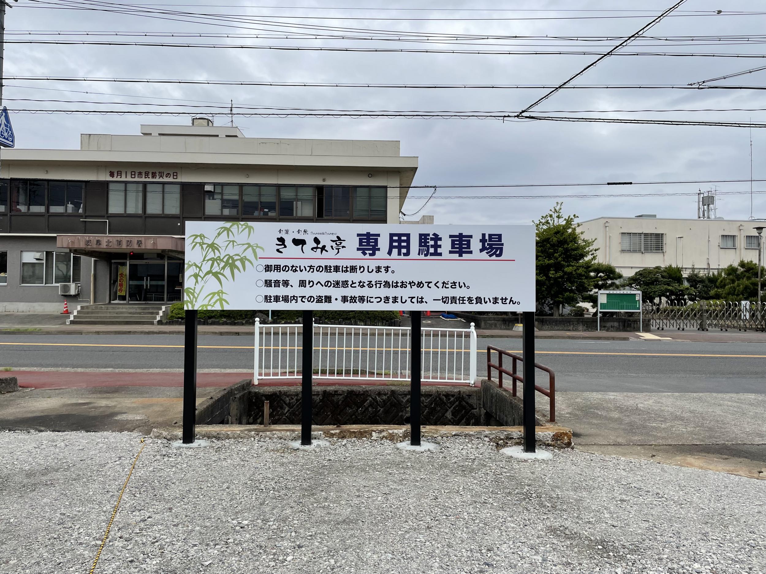 看板サイト:壁面パネル看板, 耐久性あり看板｜アクリル板がアルミ複合板仕様